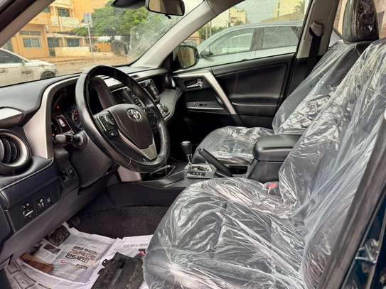 Toyota RAF 4 XLE 2018 image 2