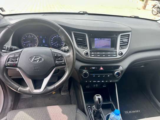 Hyundai Tucson 4x4 image 6