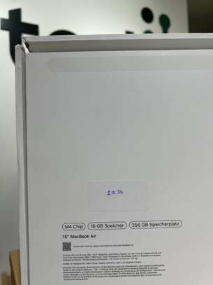 MacBook Air 2025 15 Pouces - M4 | 16GB RAM | 256 - Midnight image 1
