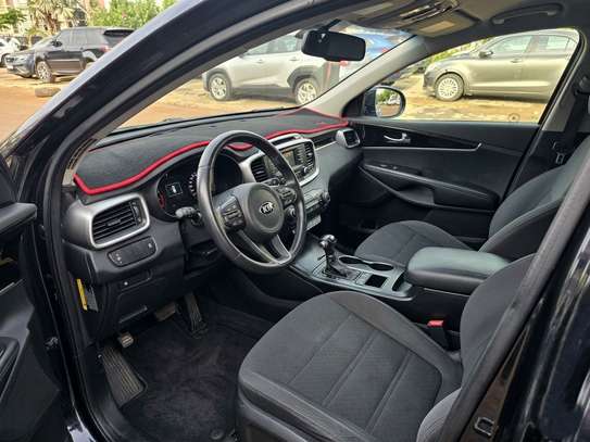 kia sorento image 2