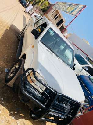 Nissan pickup image 6