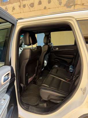 Jeep Grand Cherokee image 6