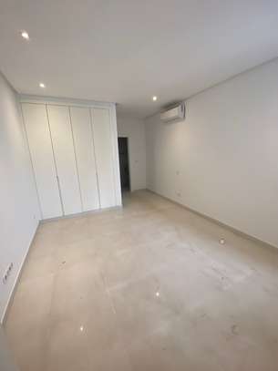 Appartement f4 à louer au point e image 12