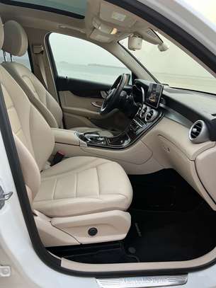 Mercedes glc 300 image 8