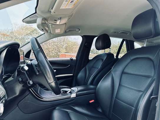 Mercedes glc 300 image 7