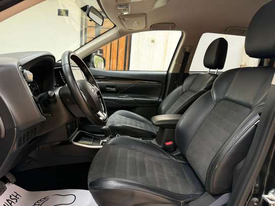 Mitsubishi Outlander 2019 venant 7 places 4 cylindres image 9