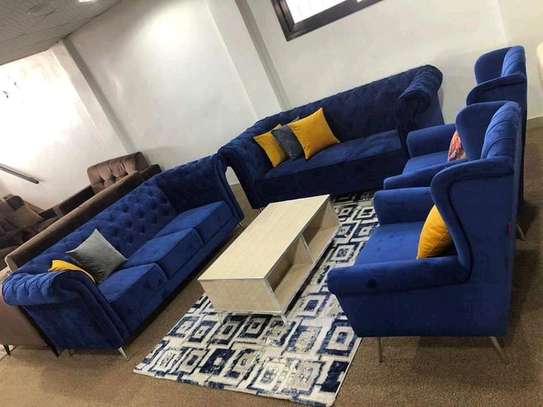 Salon 7 place. image 11