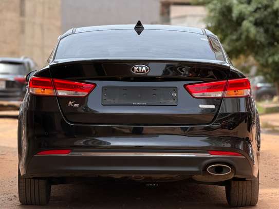 Kia K5 image 3