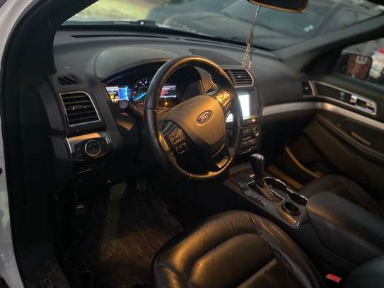 Ford Explorer xlt image 12