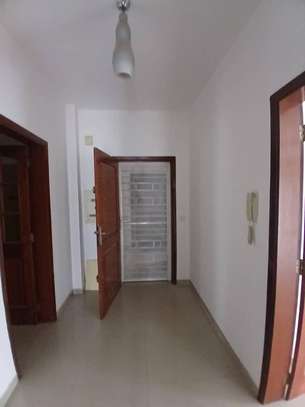 F4 de 135 m² à vendre cité Sipres VDN image 10