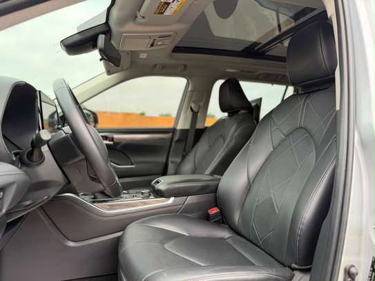 Toyota Highlander 2023 platinum image 11