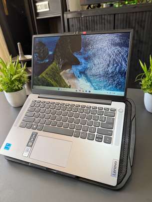 Lenovo slim 3 / i3 de 13th gen image 5