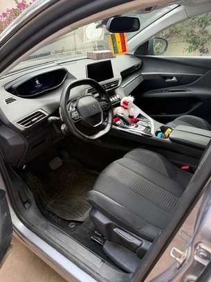 Peugeot 3008 SUV gris métallisé polyvalent image 3