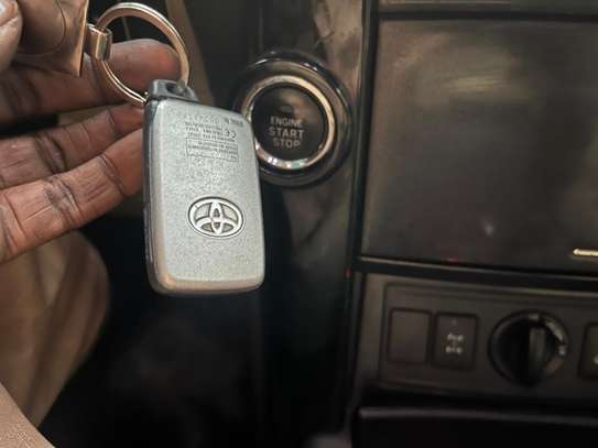 Toyota Prado VX image 4