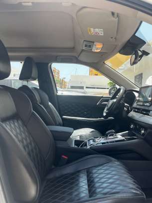 MITSUBISHI OUTLANDER 2023 image 8