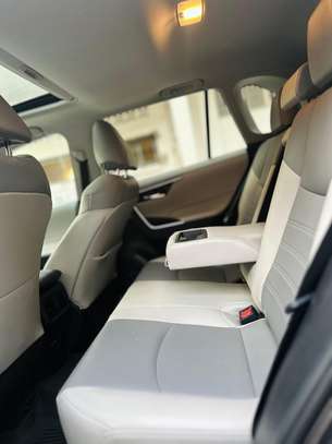 TOYOTA RAV4 XLE AWD 2021 image 6