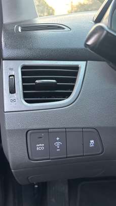 HYUNDAI ELANTRA image 13