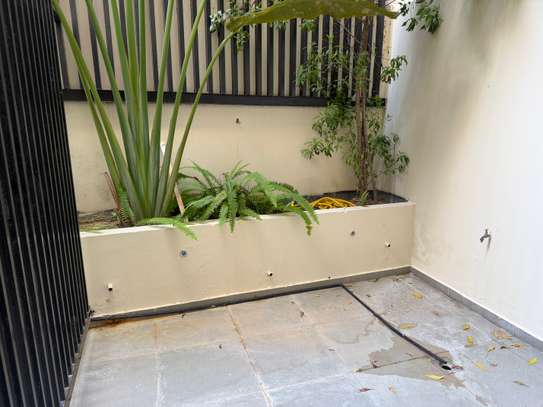 Duplex neuf à louer aux Almadies. image 11