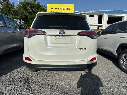 Toyota RAV4 image 2