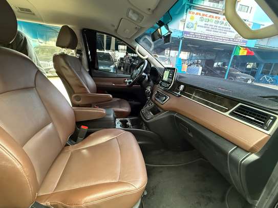 Hyundai Starex 9 places Exclusive 2019 image 13