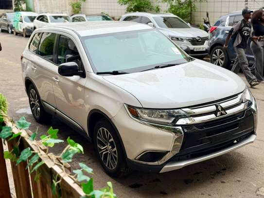 MITSUBISHI OUTLANDER 2017 image 9