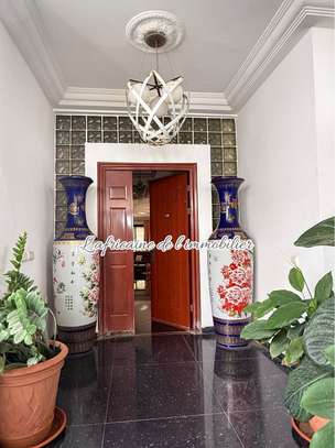 Villa R+2 avec jardin à louer aux almadies image 7