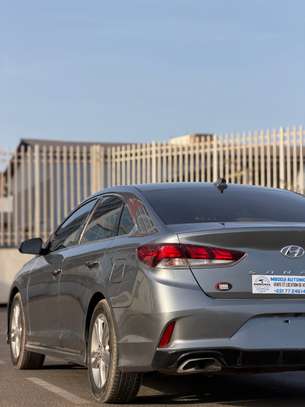 Hyundai Sonata année 2018 berline gris métallisé image 5