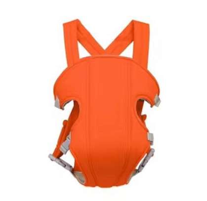 Porte-bébé ventral orange vif confort et sécurité image 2