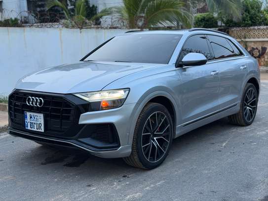Audi Q8 S-LINE image 3