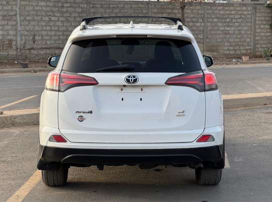 Toyota rav4 2017 AWD image 2