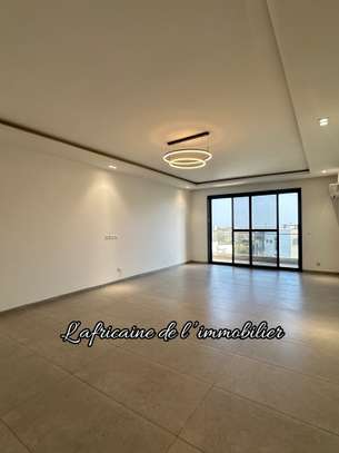 À LOUER – F4 d’exception à Cité Africa – Vue sur mer image 3