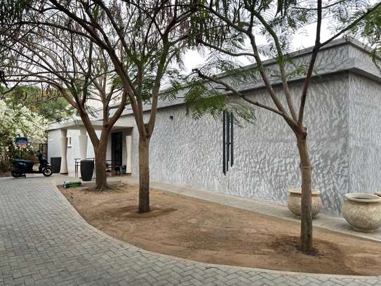 À VENDRE: Villa de 300m2 carré à Nguérigne image 1