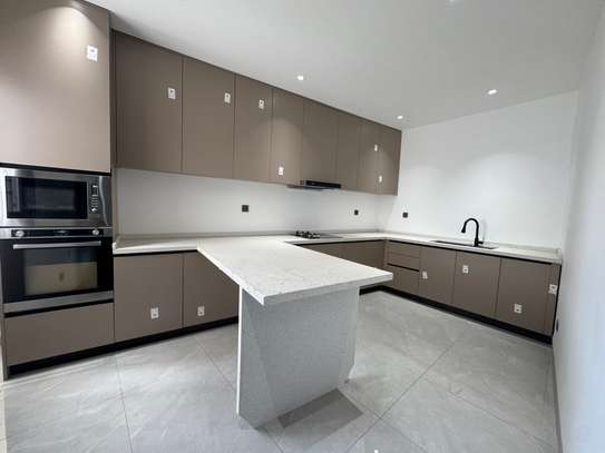 Appartement à louer4 chambres à fenêtre Mermoz image 2