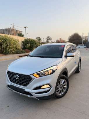 Hyundai tucson image 2