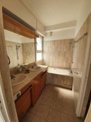Appartement Corniche Est Plateau image 6
