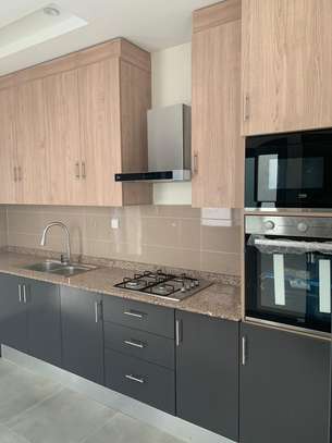 APPARTEMENT de types F4 A louer NGOR~ALMADIES image 8