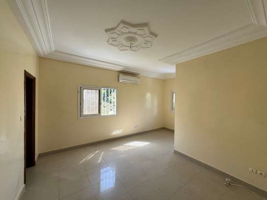 Grande Villa R+1 à louer aux Almadies image 11