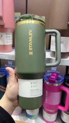 Stanley gourde isotherme 1,18 L rose ergonomique image 2