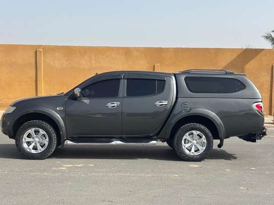 Mitsubishi l200 image 2