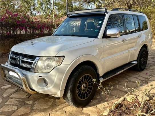 Mitsubishi Pajero GLS 3.5L V6 image 1
