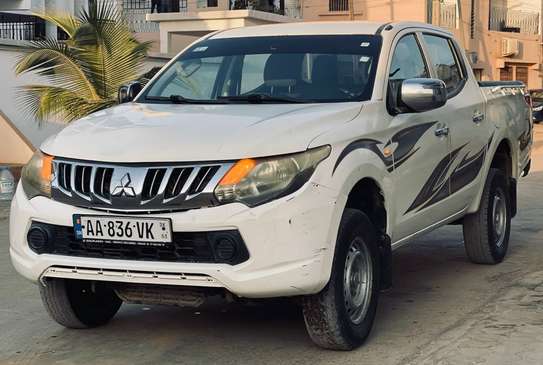 Mitsubishi l200 image 1