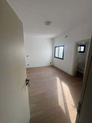 Appartement T5 vide à louer – Virage (côté Aéroport) image 4