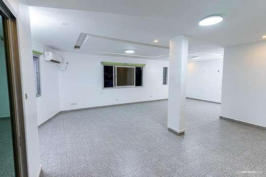 APPARTEMENT 5 CHAMBRES SALON MERMOZ 3 EME ETAGE image 7