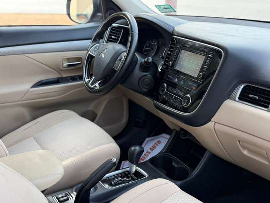 Mitsubishi Outlander 2016 - 7 Places image 5