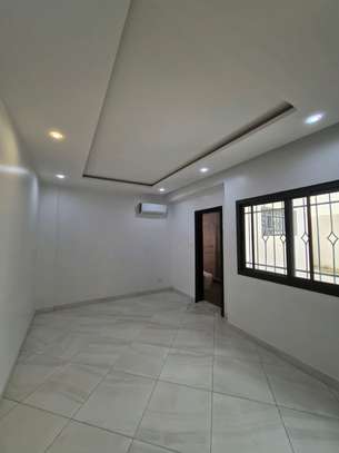 Appartement moderne de 2 chambres et salon à sacré cœur image 7