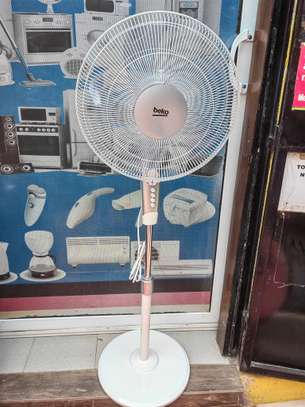 Ventilateur Beko sur pied EFS5100W-16" image 1