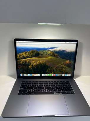 MacBook Pro 15 2019 image 3
