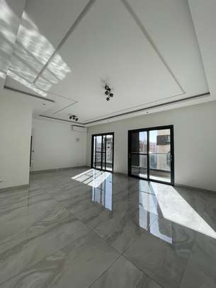 F4 neuf à louer au plateau image 1