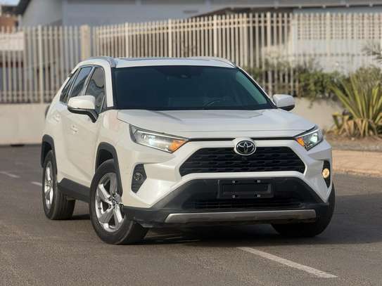 Toyota RAV4 année 2021 image 11