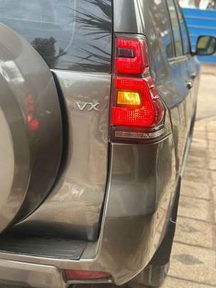 Toyota Prado VX image 8